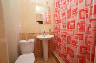 Гостиница Изумруд Новомихайловский Трехместный номер с балконом-3